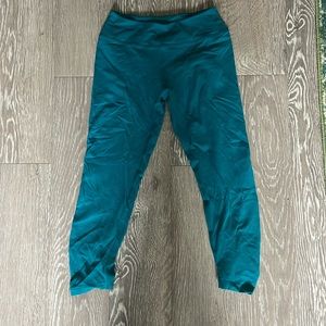 Beyond Yoga Turquoise Capri Leggings